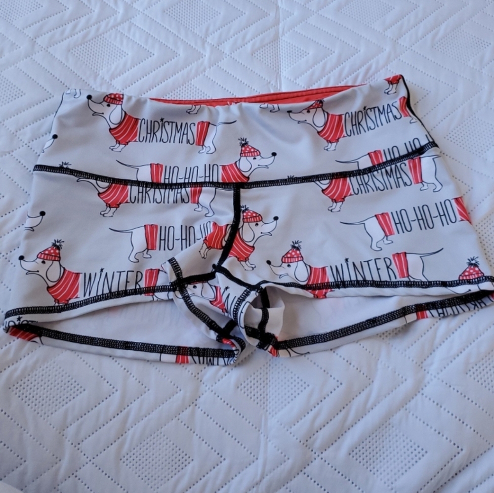 Wags and Weights Holiday Shorts, Size M
